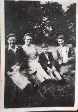 Derek With Couple He Stayed With When Evacuated To Yorkshire