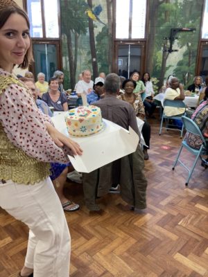 Lozzy And The Bday Cake